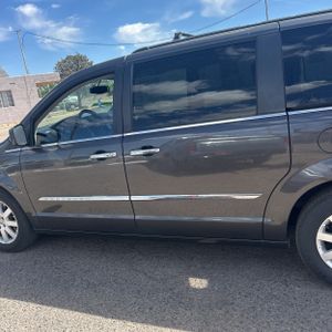 CHRYSLER TOWN AND COUNTRY TOURING - 4