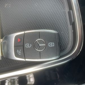 2025 Mercedes-BENZ GLB — миниатюра 53