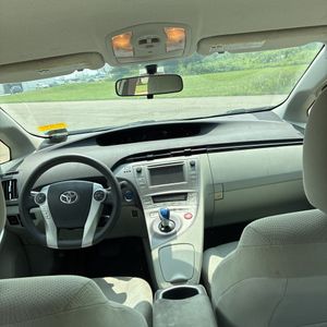 صورة مصغرة 36 لـ 2015 Toyota PRIUS THREE
