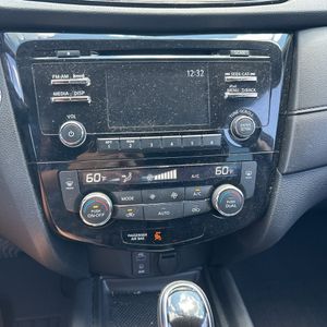 2017 Nissan ROGUE SV — миниатюра 37