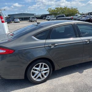 FORD FUSION SE - 8