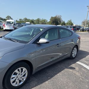 2019 Hyundai ELANTRA SE — фото 2