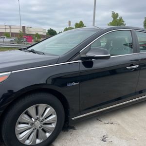 HYUNDAI SONATA HYBRID SE - 2