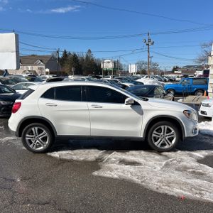 MERCEDES-BENZ GLA - 10