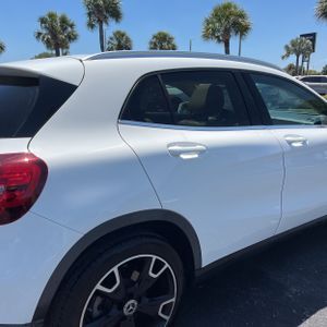 MERCEDES-BENZ GLA - 9