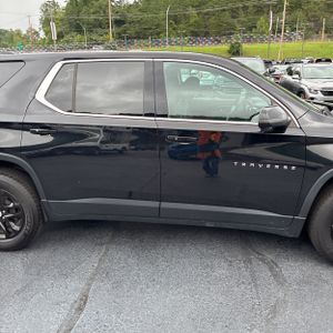 2021 Chevrolet TRAVERSE LS — миниатюра 11