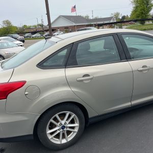FORD FOCUS SE - 9