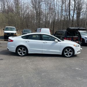 FORD FUSION SE - 10