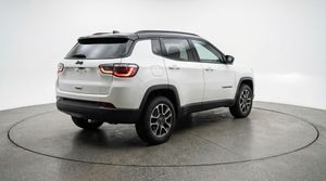 صورة 7 لـ 2025 JEEP COMPASS TRAILHAWK