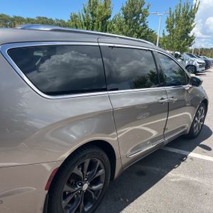 2017 Chrysler PACIFICA LIMITED — фото 9