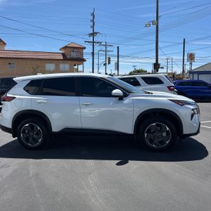 NISSAN ROGUE SV - 10