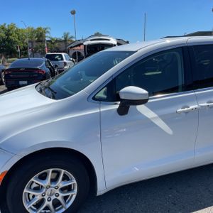 CHRYSLER VOYAGER LX - 2