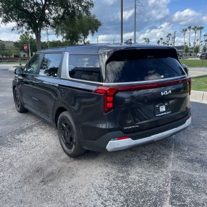 2025 KIA CARNIVAL LXS photo 5