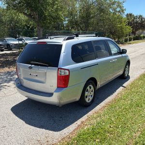 KIA SEDONA LX - 8