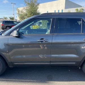 FORD EXPLORER XLT - 4