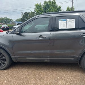 FORD EXPLORER XLT - 4