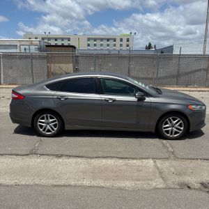 FORD FUSION SE - 10