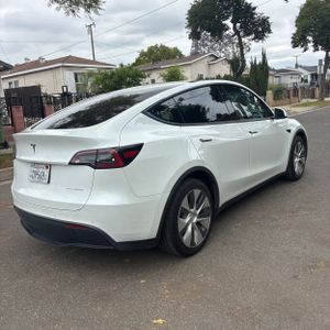 TESLA MODEL Y LONG RANGE - 8