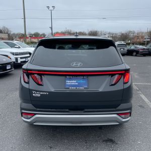 HYUNDAI TUCSON LIMITED - 7