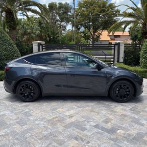 TESLA MODEL Y LONG RANGE - 10