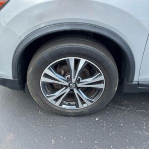 2017 Nissan ROGUE SL 照片 17