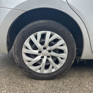 2018 Toyota COROLLA LE thumbnail 19