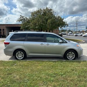 2016 Toyota SIENNA XLE 8-PASSENGER 照片 10