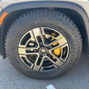 صورة مصغرة 17 لـ 2023 Rivian R1S ADVENTURE