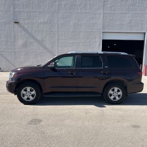 2019 Toyota SEQUOIA SR5 — фото 3
