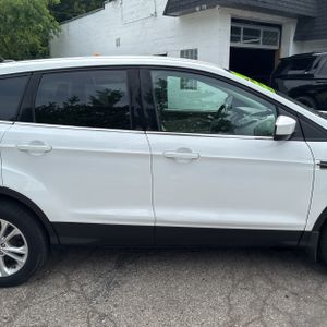 صورة مصغرة 11 لـ 2017 FORD ESCAPE SE