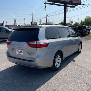 TOYOTA SIENNA - 8