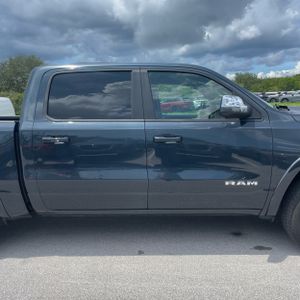 2026 RAM 1500 LARAMIE CREW CAB 4X4 5'7" BOX — фото 11