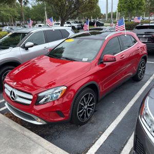 MERCEDES-BENZ GLA - 1