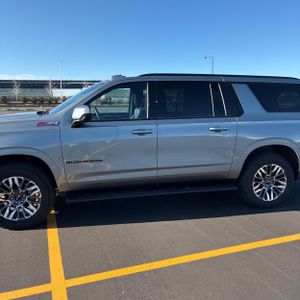 CHEVROLET SUBURBAN Z71 - 4