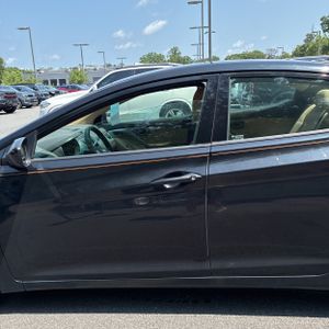 2013 Hyundai ELANTRA GLS 照片 4