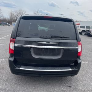 CHRYSLER TOWN AND COUNTRY TOURING - 7