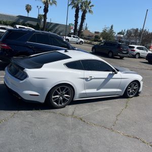 FORD MUSTANG GT - 10