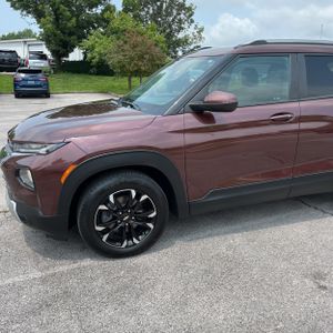 2022 Chevrolet TRAILBLAZER LT photo 2