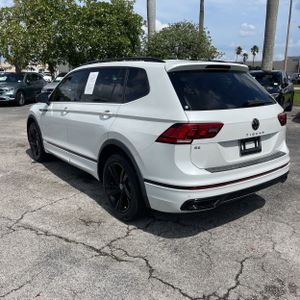 صورة 5 لـ 2023 Volkswagen TIGUAN SE R-LINE BLACK