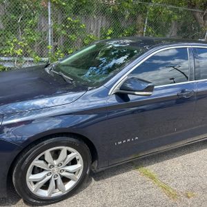 2017 Chevrolet IMPALA LT — фото 2