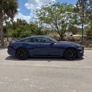FORD MUSTANG GT - 10