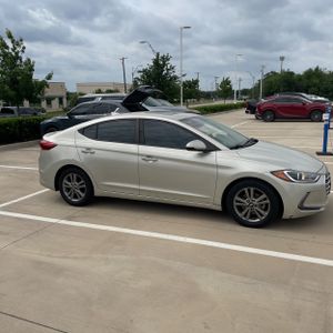 HYUNDAI ELANTRA VALUE EDITION - 9