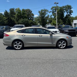 FORD FUSION SE - 10