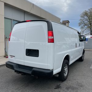 CHEVROLET EXPRESS 2500 - 8