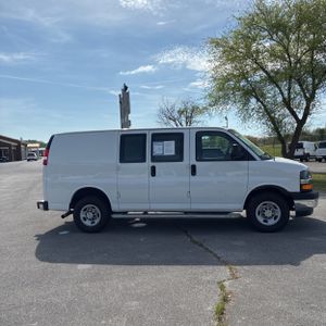 CHEVROLET EXPRESS 2500 - 10