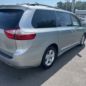 صورة 9 لـ 2019 Toyota SIENNA LE 8-PASSENGER