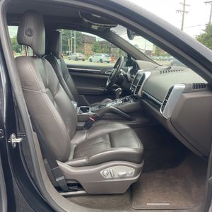 2016 Porsche CAYENNE BASE thumbnail 32