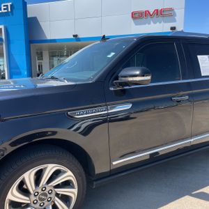 LINCOLN NAVIGATOR PREMIERE - 2