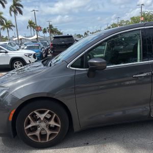 CHRYSLER PACIFICA TOURING PLUS - 2