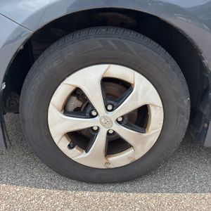 صورة مصغرة 17 لـ 2015 Toyota PRIUS THREE